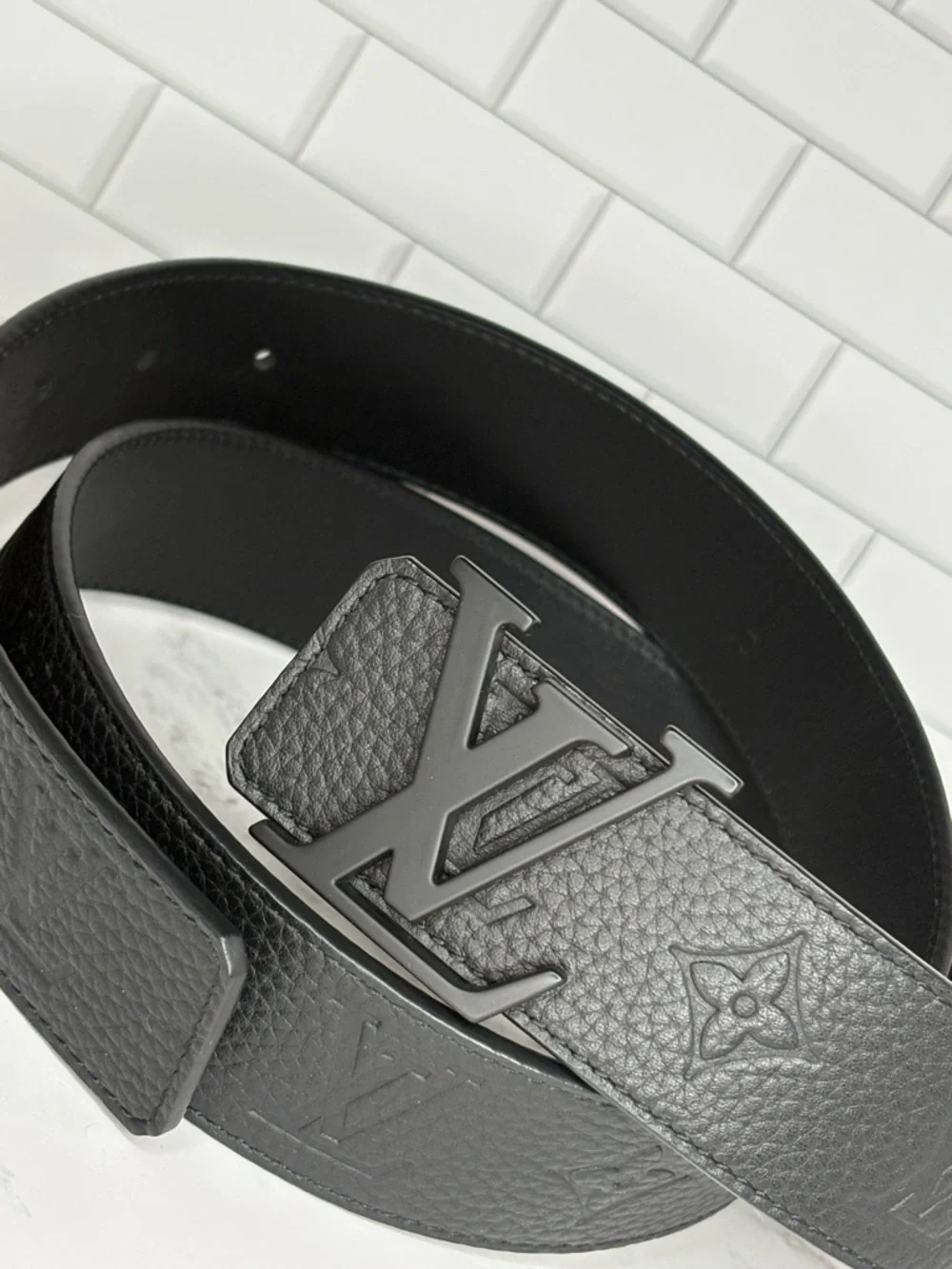 Louis Vuitton Men’s Black Reversible LV Buckle Belt